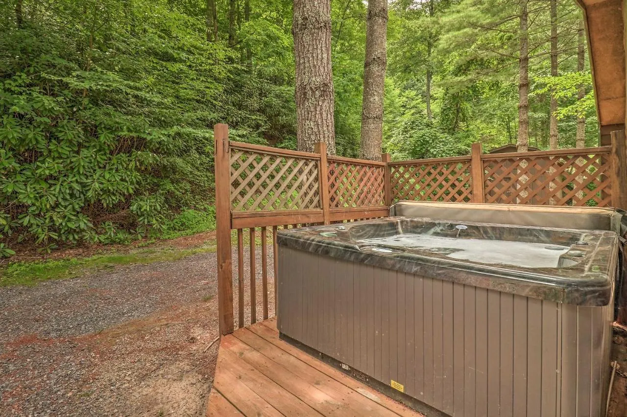 Cozy With Deck And Private Hot Tub