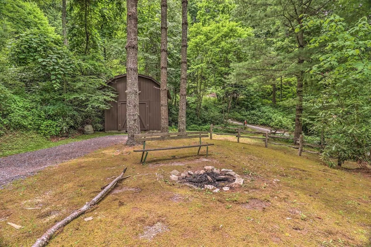 Prázdninový dům Cozy With Deck And Private Hot Tub *