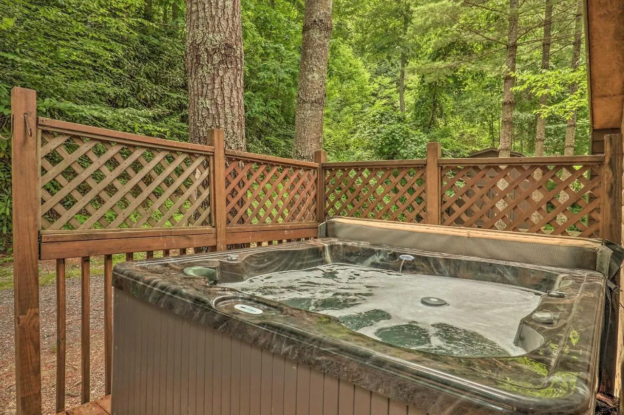 Cozy With Deck And Private Hot Tub Prázdninový dům *