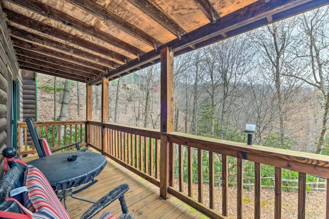 Cozy With Deck And Private Hot Tub Maggie Valley