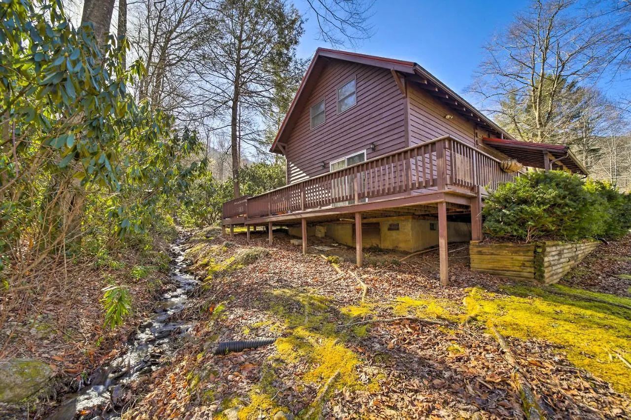 Cabin With Game And Hot Tub! Holiday home Maggie Valley