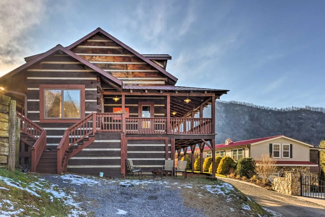 The Cabin At Marys Place With Deck And Mtn Views!