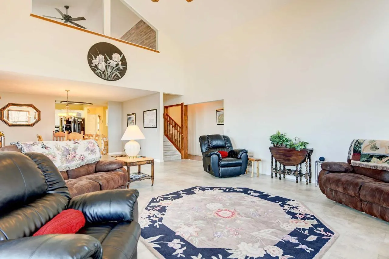 Stunning Getaway With Decks, Fire Pit! Holiday home