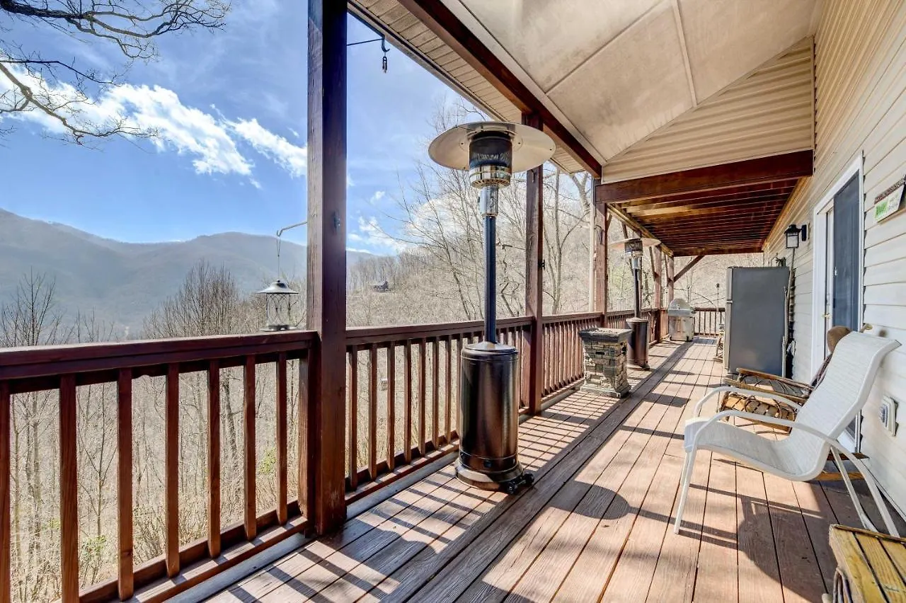 Holiday home Stunning Getaway With Decks, Fire Pit! Maggie Valley