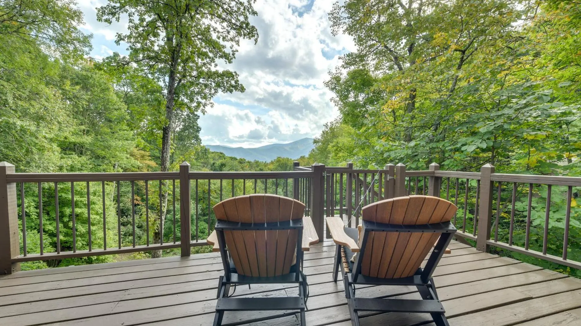 Holiday home Luxe Blue Ridge Mountain Retreat With Sauna And Creek!