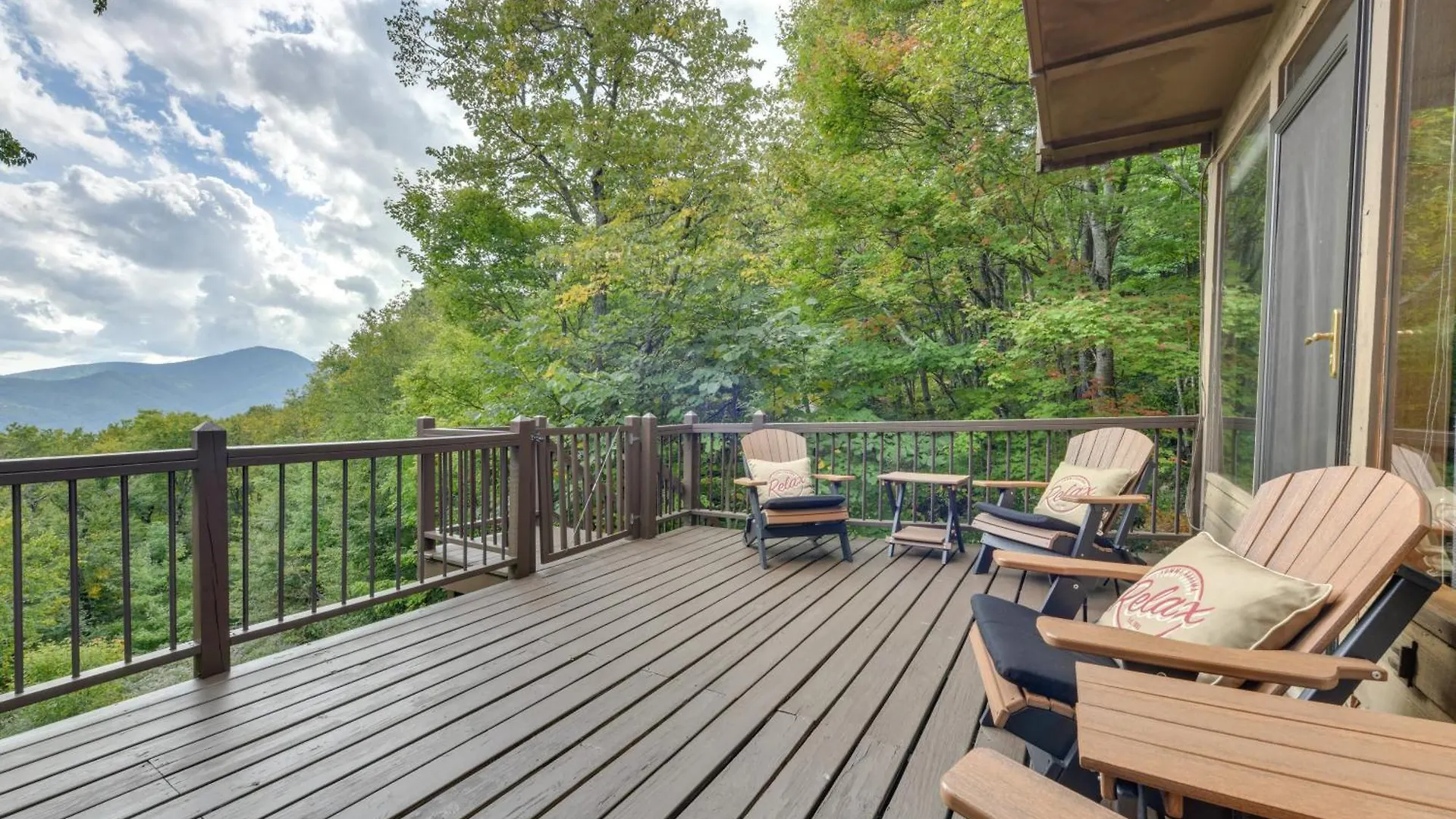 Luxe Blue Ridge Mountain Retreat With Sauna And Creek! Holiday home