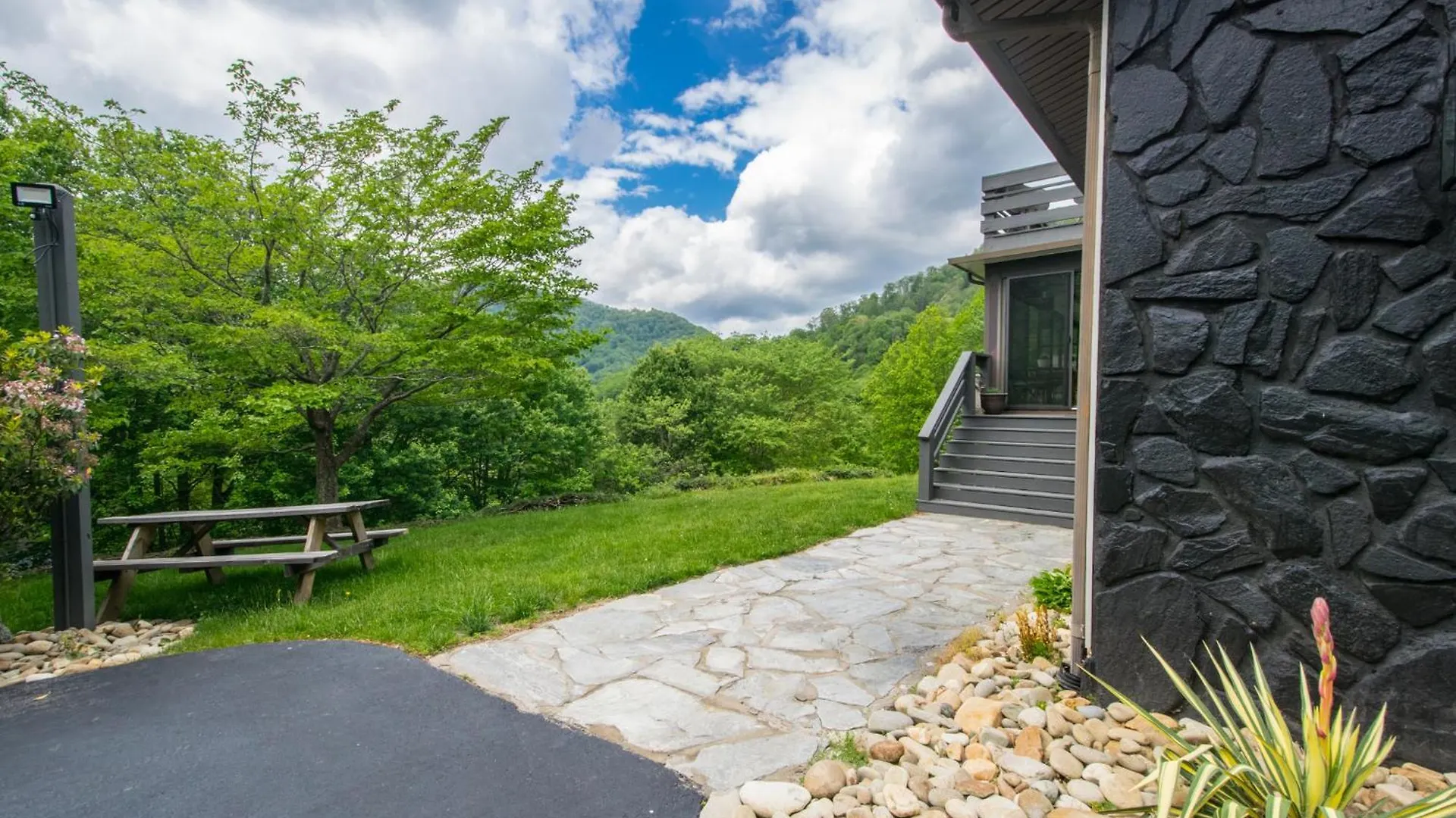 Modern, Sleeps 6, Amazing Views Holiday home