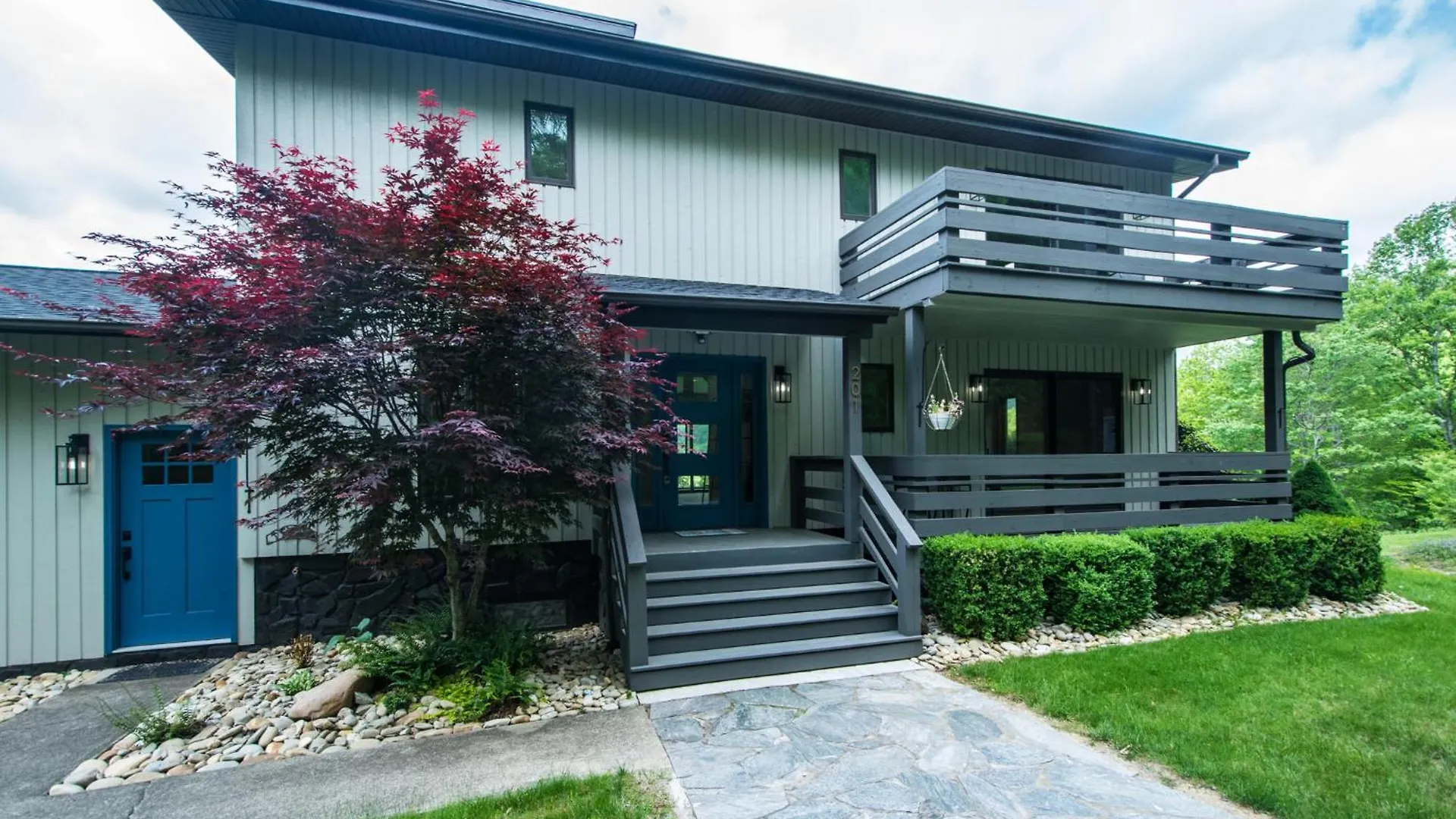 Modern, Sleeps 6, Amazing Views Holiday home Maggie Valley