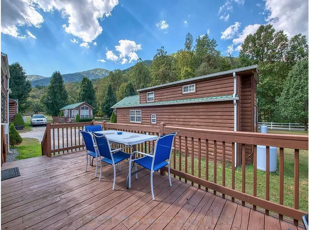 Maggie Valley Cabin Rentals * 马吉谷