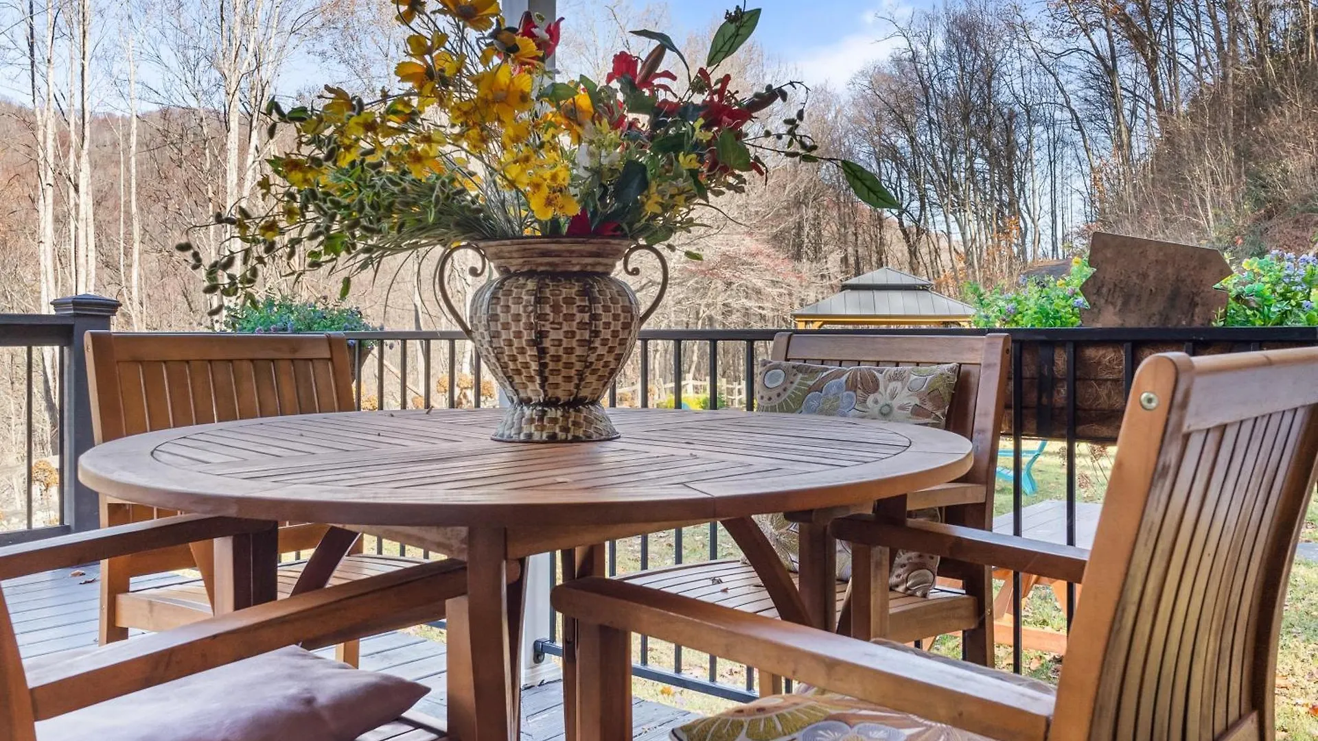 Halfback Ridge-heart Of Maggie Valley-hot Tub-fenced Pet Area-gazebo-views Holiday home Maggie Valley