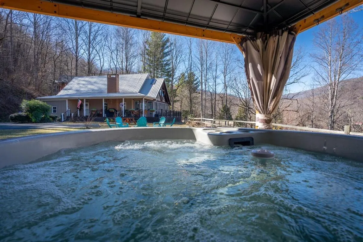 Holiday home Halfback Ridge-heart Of Maggie Valley-hot Tub-fenced Pet Area-gazebo-views