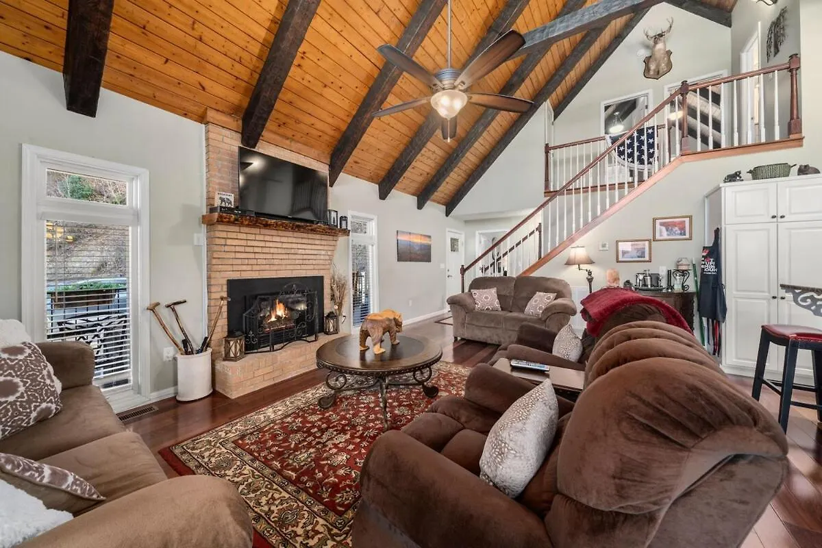 Halfback Ridge-heart Of Maggie Valley-hot Tub-fenced Pet Area-gazebo-views Maggie Valley
