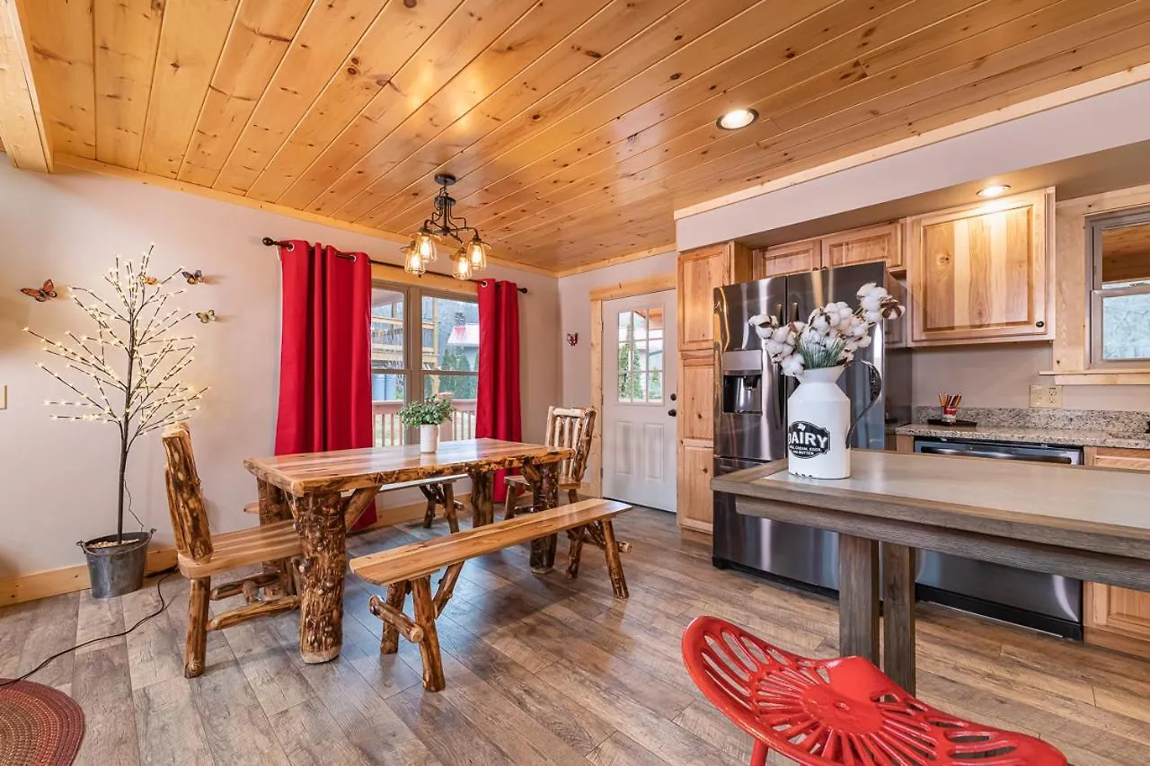 Holiday home The Red Fox Cabin Maggie Valley