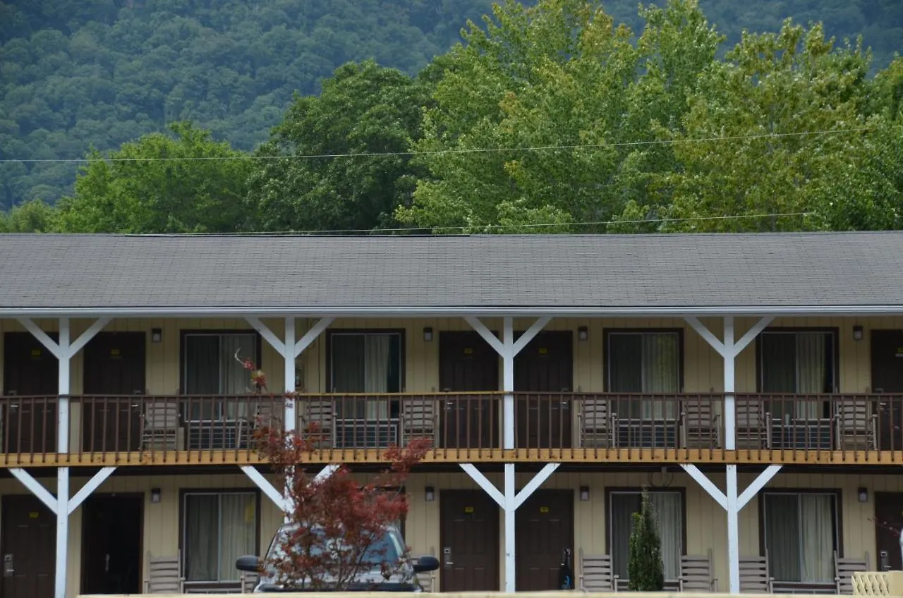 Travelowes - 2* Maggie Valley