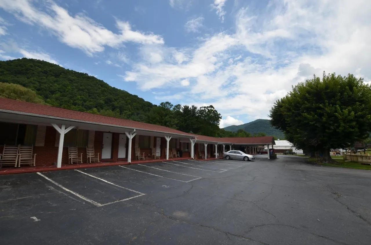 Travelowes - 2* Maggie Valley