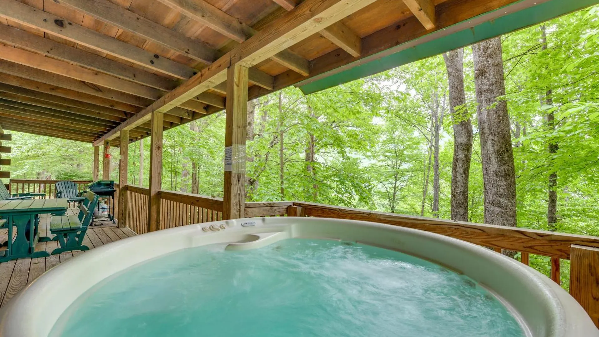 Serene Retreat With Deck And Hot Tub! Prázdninový dům Maggie Valley