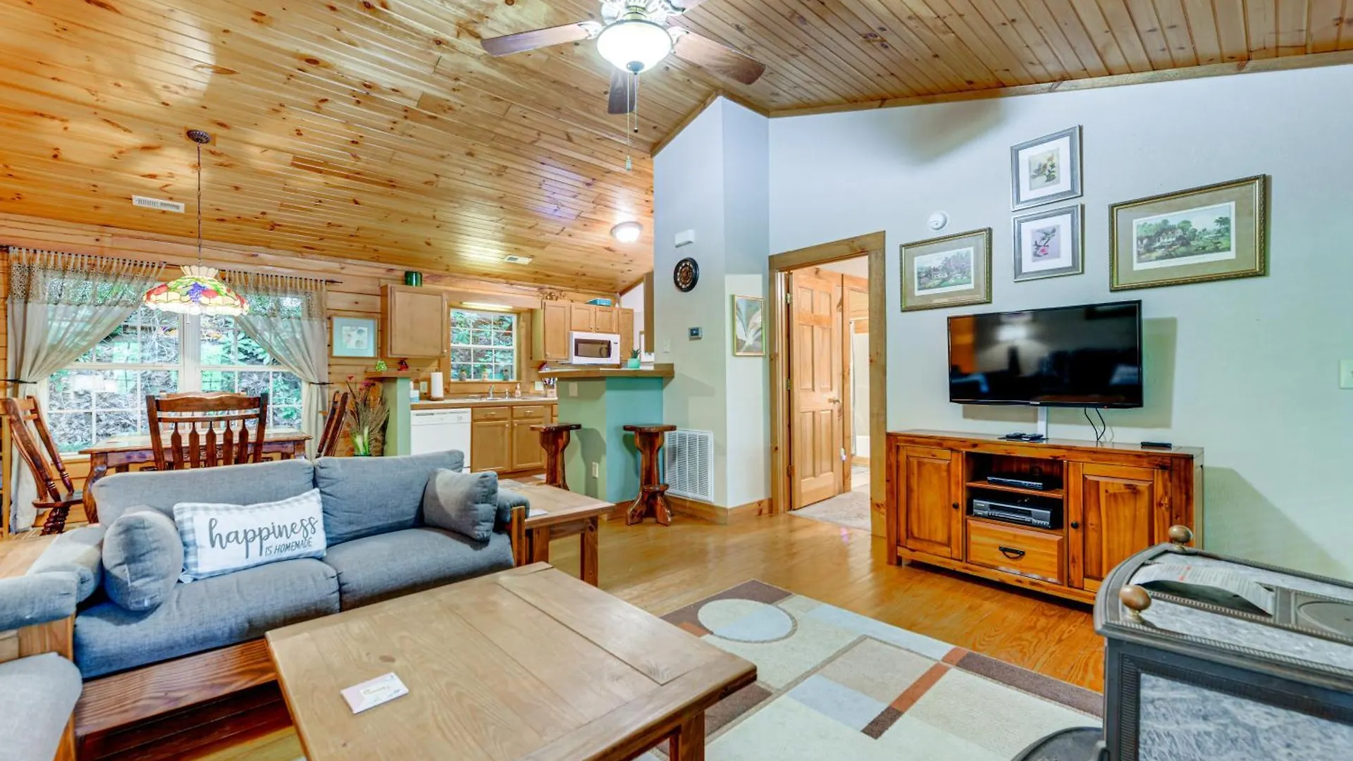 Serene Retreat With Deck And Hot Tub! *
