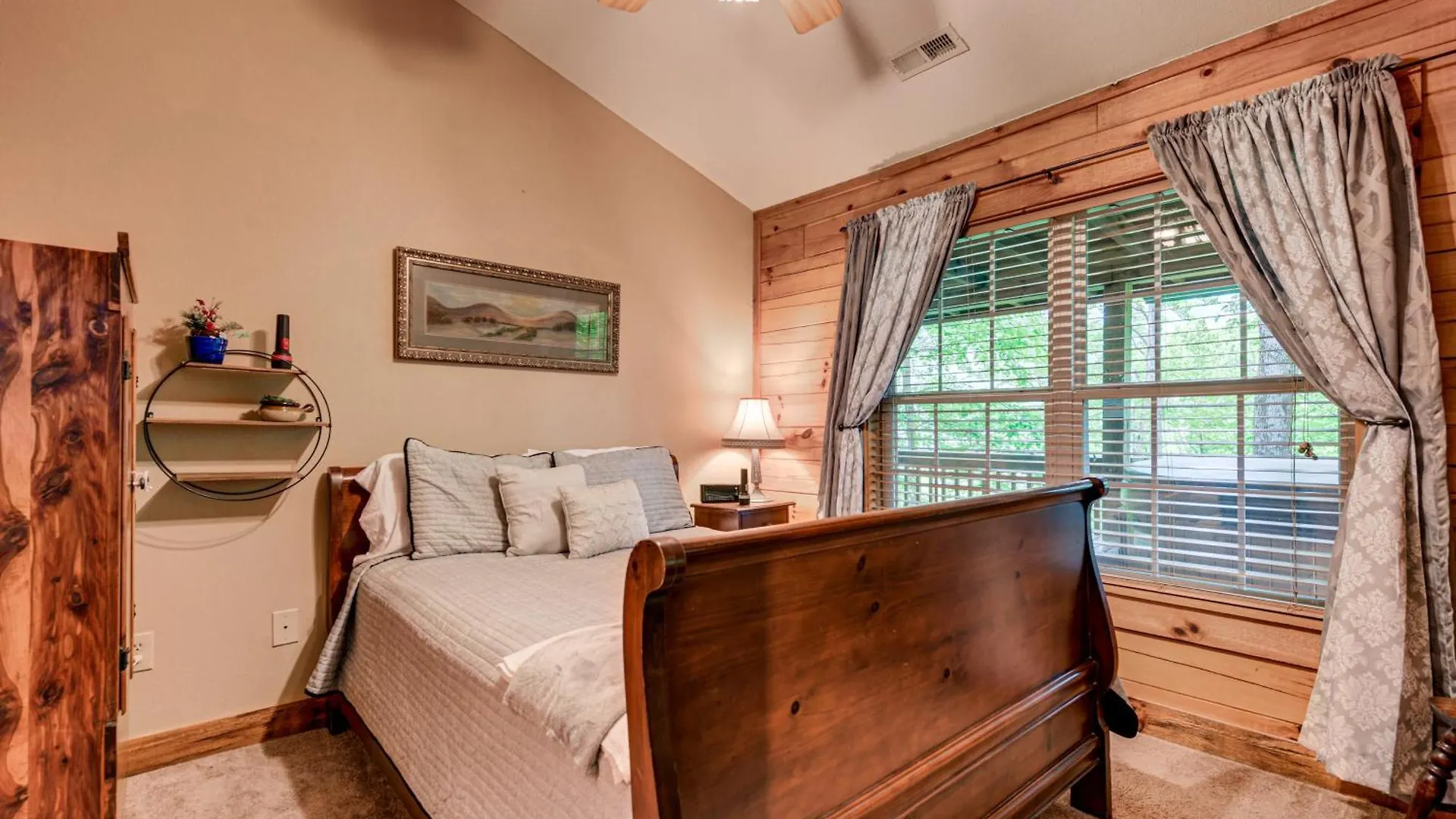 Serene Retreat With Deck And Hot Tub! *
