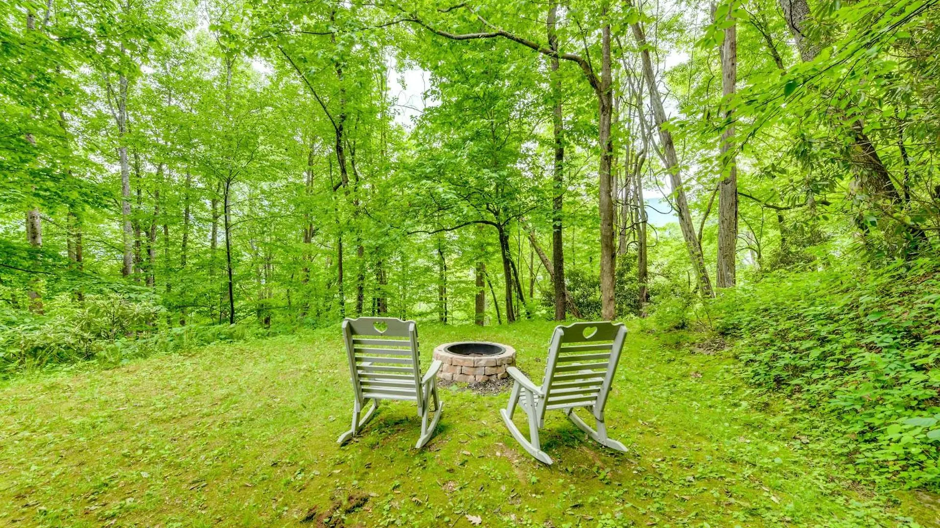 Serene Retreat With Deck And Hot Tub! *